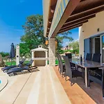 Villa Elegant New Laura An With Private Pool In Porec Kaštelir