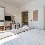 Elegant New Laura An With Private Pool In Porec Kaštelir