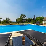Villa Elegant New Laura An With Private Pool In Porec *