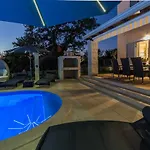 Villa Elegant New Laura An With Private Pool In Porec *