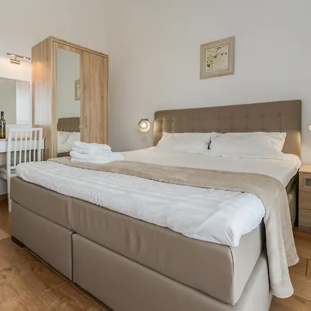 Elegant New Laura An With Private Pool In Porec * Kaštelir