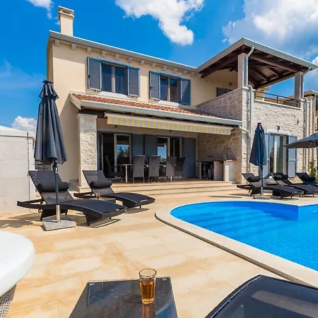 ヴィラ Elegant New Laura An With Private Pool In Porec