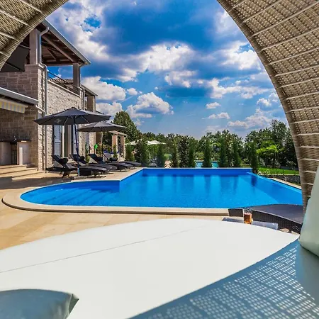 Elegant New Laura An With Private Pool In Porec Villa Kastelir