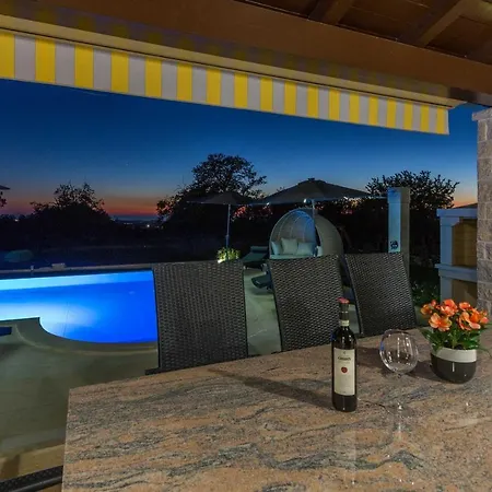 Elegant New Laura An With Private Pool In Porec