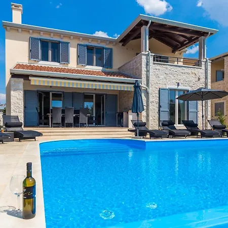 ヴィラ Elegant New Laura An With Private Pool In Porec