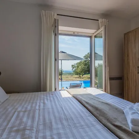 Elegant New Laura An With Private Pool In Porec ヴィラ