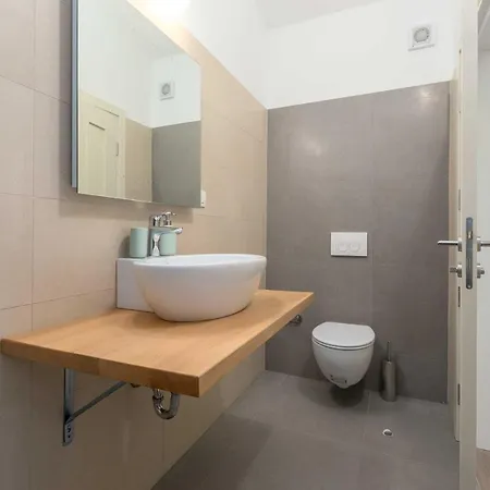 Elegant New Laura An With Private Pool In Porec Vila