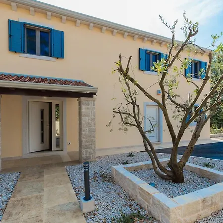 Elegant New Laura An With Private Pool In Porec