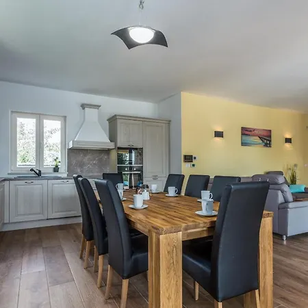 Elegant New Laura An With Private Pool In Porec Vila Kastelir