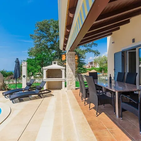 ヴィラ Elegant New Laura An With Private Pool In Porec Kaštelir