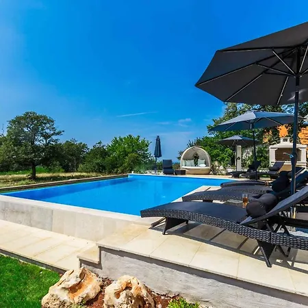 Elegant New Laura An With Private Pool In Porec