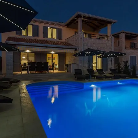 ヴィラ Elegant New Laura An With Private Pool In Porec *