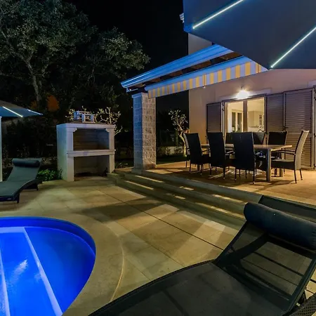 Elegant New Laura An With Private Pool In Porec ヴィラ