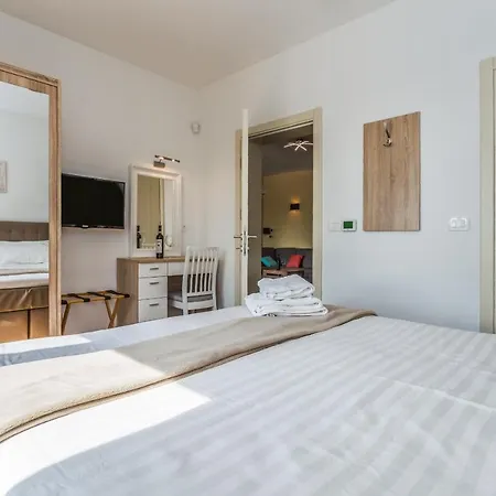 Elegant New Laura An With Private Pool In Porec Kastelir