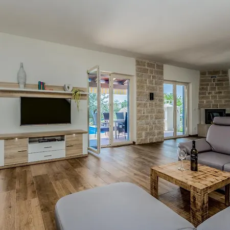 Elegant New Laura An With Private Pool In Porec Villa *