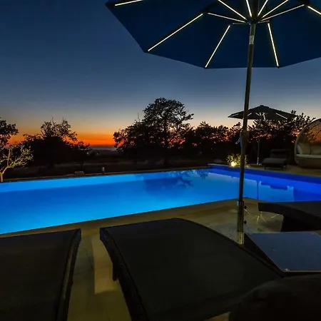 ヴィラ Elegant New Laura An With Private Pool In Porec Kaštelir