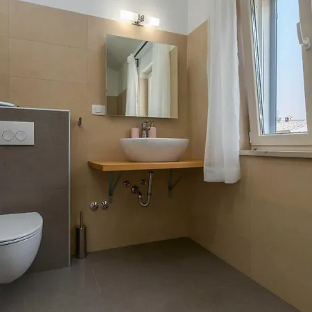 Elegant New Laura An With Private Pool In Porec