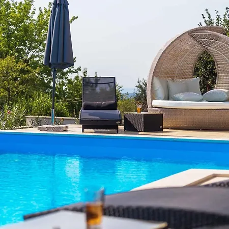 Elegant New Laura An With Private Pool In Porec Kastelir