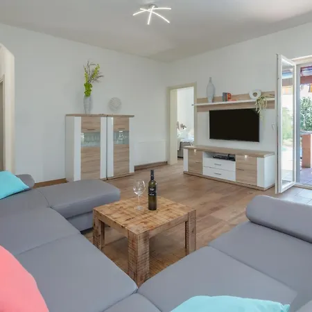 Elegant New Laura An With Private Pool In Porec *