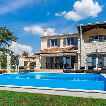 Elegant New Laura An With Private Pool In Porec *