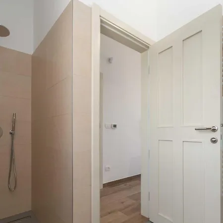 Elegant New Laura An With Private Pool In Porec Vila