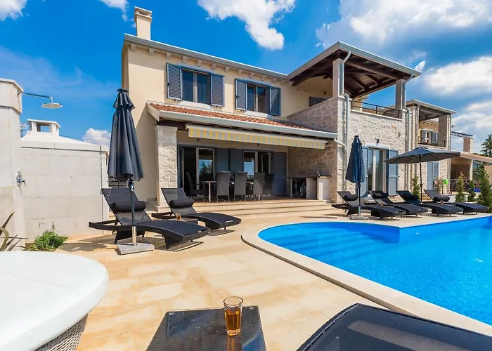 Villa Elegant New Laura An With Private Pool In Porec