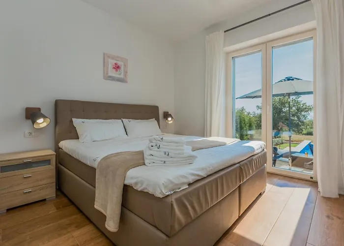 Villa Elegant New Laura An With Private Pool In Porec