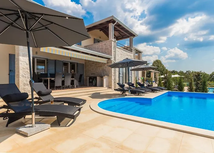 Villa Elegant New Laura An With Private Pool In Porec