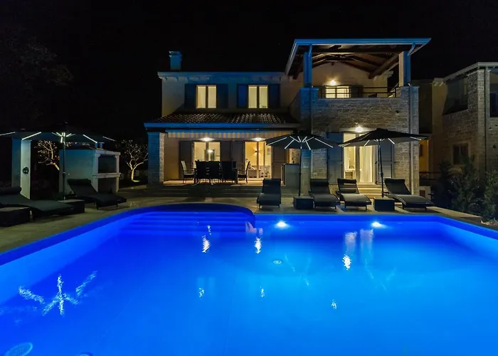 Villa Elegant New Laura An With Private Pool In Porec