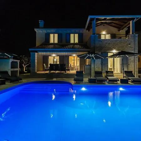别墅 Elegant New Laura An With Private Pool In Porec