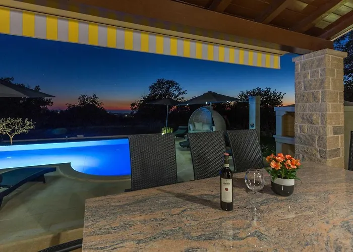 Elegant New Laura An With Private Pool In Porec