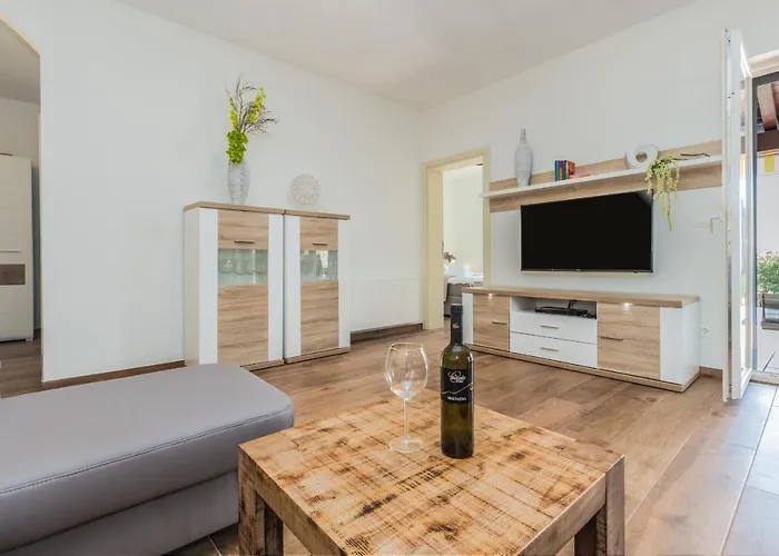 Elegant New Laura An With Private Pool In Porec