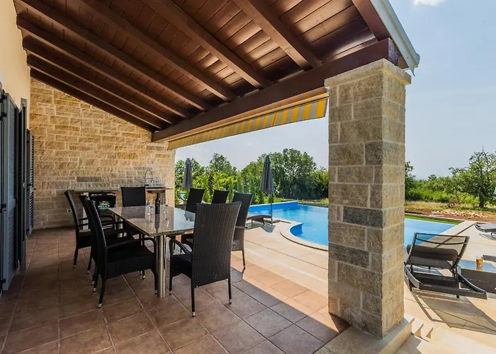Elegant New Laura An With Private Pool In Porec * Kaštelir