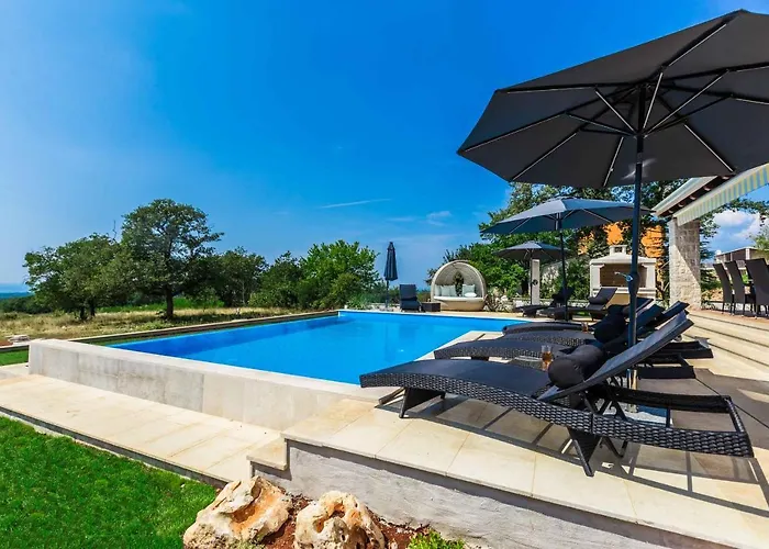 Elegant New Laura An With Private Pool In Porec