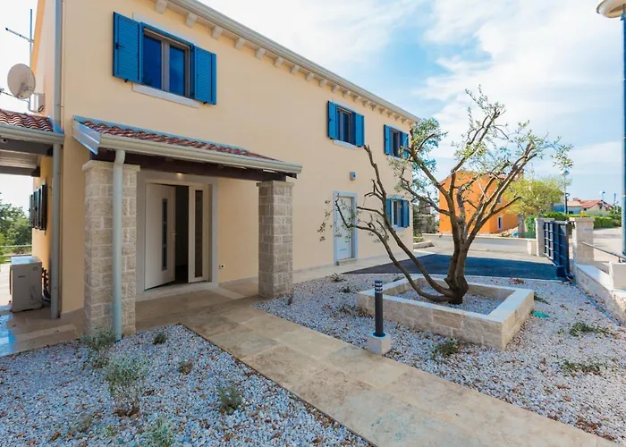 Elegant New Laura An With Private Pool In Porec Kaštelir