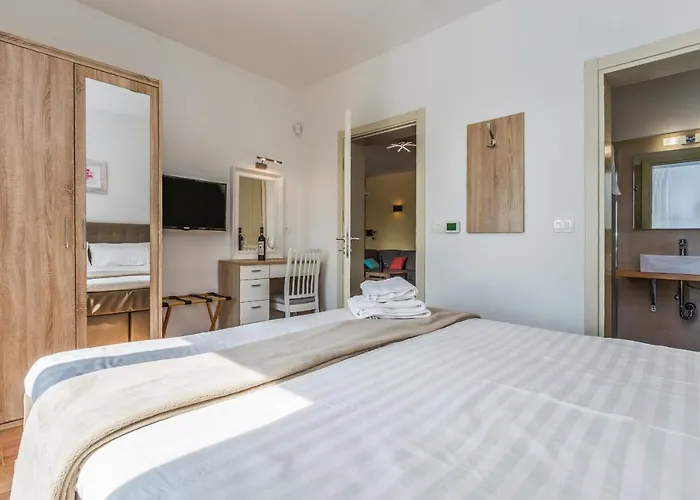 Elegant New Laura An With Private Pool In Porec Kaštelir