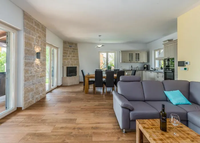 Elegant New Laura An With Private Pool In Porec Kaštelir