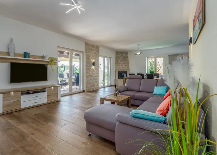 Elegant New Laura An With Private Pool In Porec Kaštelir