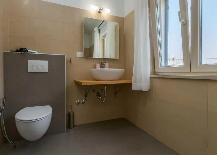 Elegant New Laura An With Private Pool In Porec